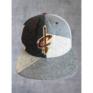 Mitchell & Ness Cleveland Cavaliers Hat NBA Quilted Jersey Snapback Gray White